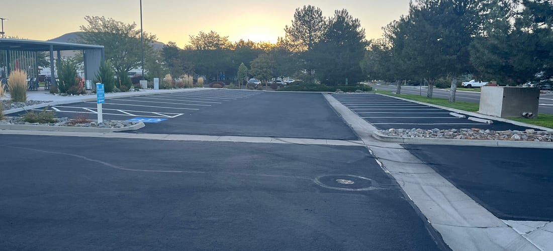 Top Tips For Successful Asphalt Sealcoating In the Fall