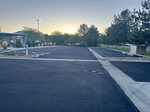 Top Tips For Successful Asphalt Sealcoating In the Fall 